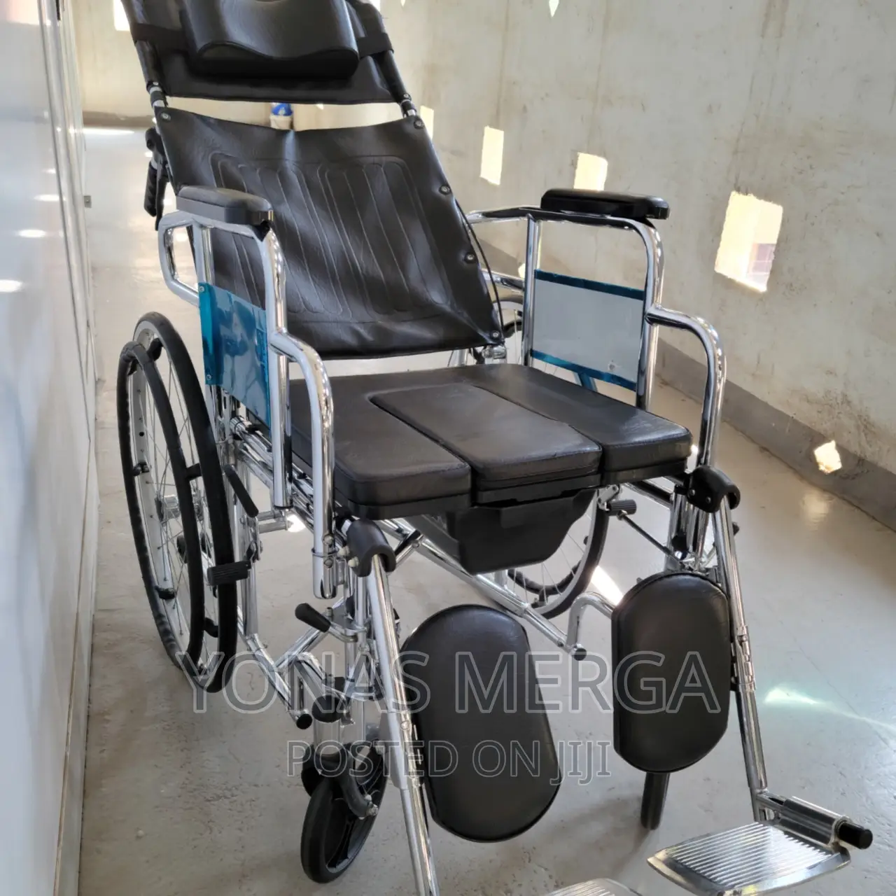 Mobility:3-in-1 Multifunctional Bed Toilet Wheelchair
