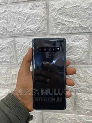 New Samsung Galaxy S10 5G 256 GB Black
