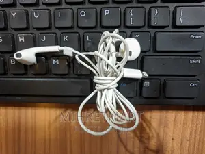 Photo - Original Apple Wired Earpods