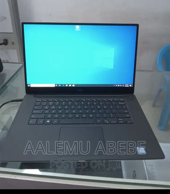 New Laptop Dell Precision 15 3520 16GB Intel Core I7 SSD 512GB