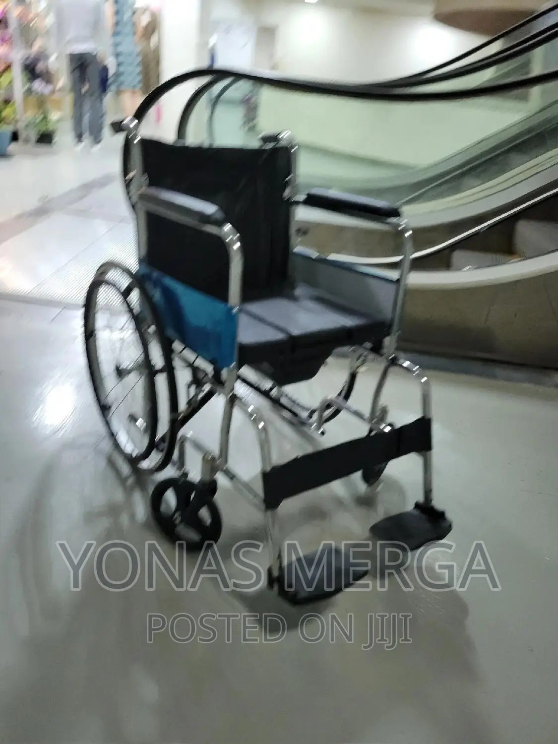 Used Comfortcurve:U-Shaped Toilet Wheelchair Accessibility