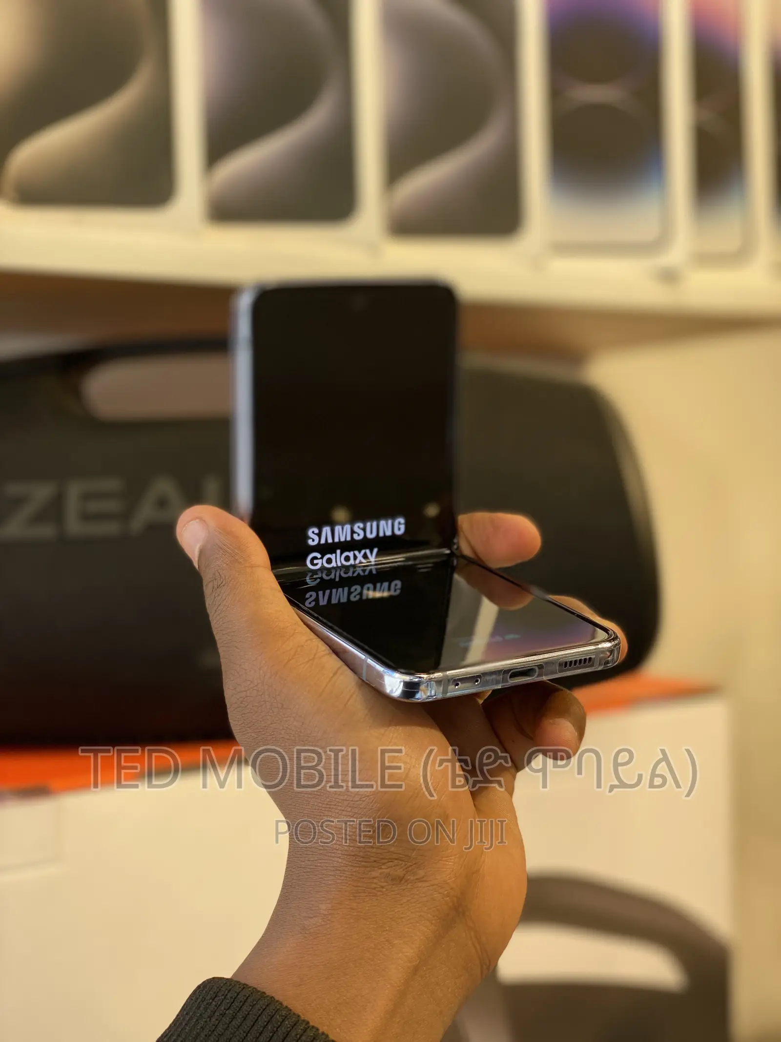 New Samsung Galaxy Z Flip4 128 GB Blue