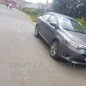 Toyota Yaris 2015 Gray