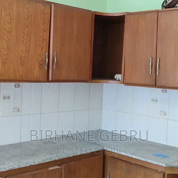 5bdrm House in Hause G+1, Bole for rent