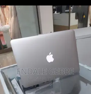 New Laptop Apple MacBook 2017 8GB Intel Core I5 SSD 128GB