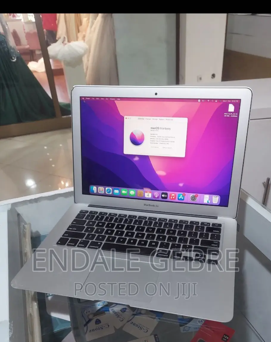 New Laptop Apple MacBook 2017 8GB Intel Core I5 SSD 128GB