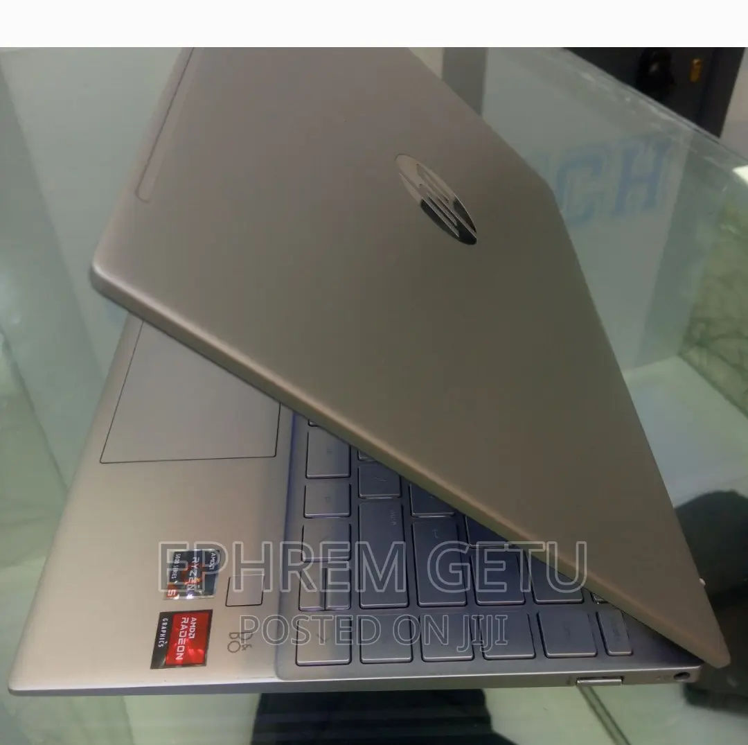 New Laptop HP Pavilion 13 8GB AMD Ryzen 5 SSD 512GB