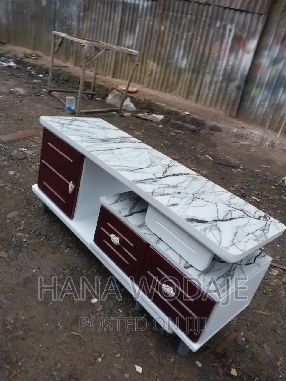 ቲቪ እስታንድ በተለያየ ዲዛይንና ከለር