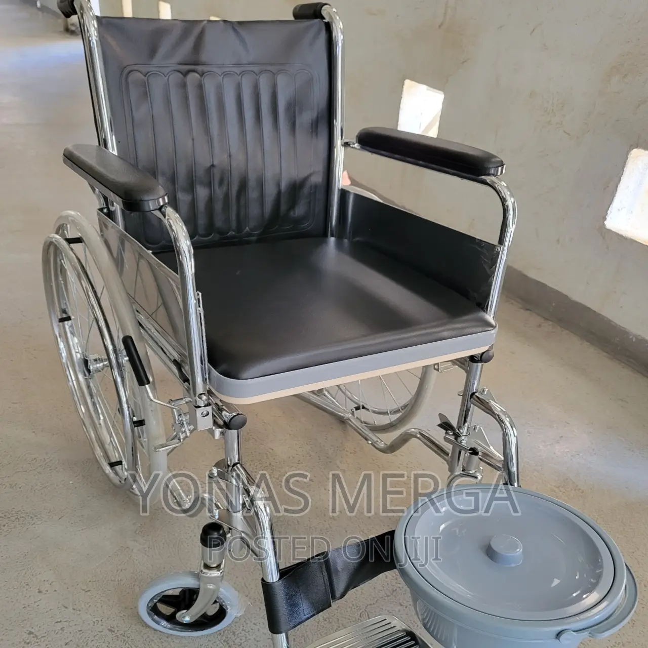 Wheelchair/Wheelchair/_Bathmobile: The Transport Wheelchair