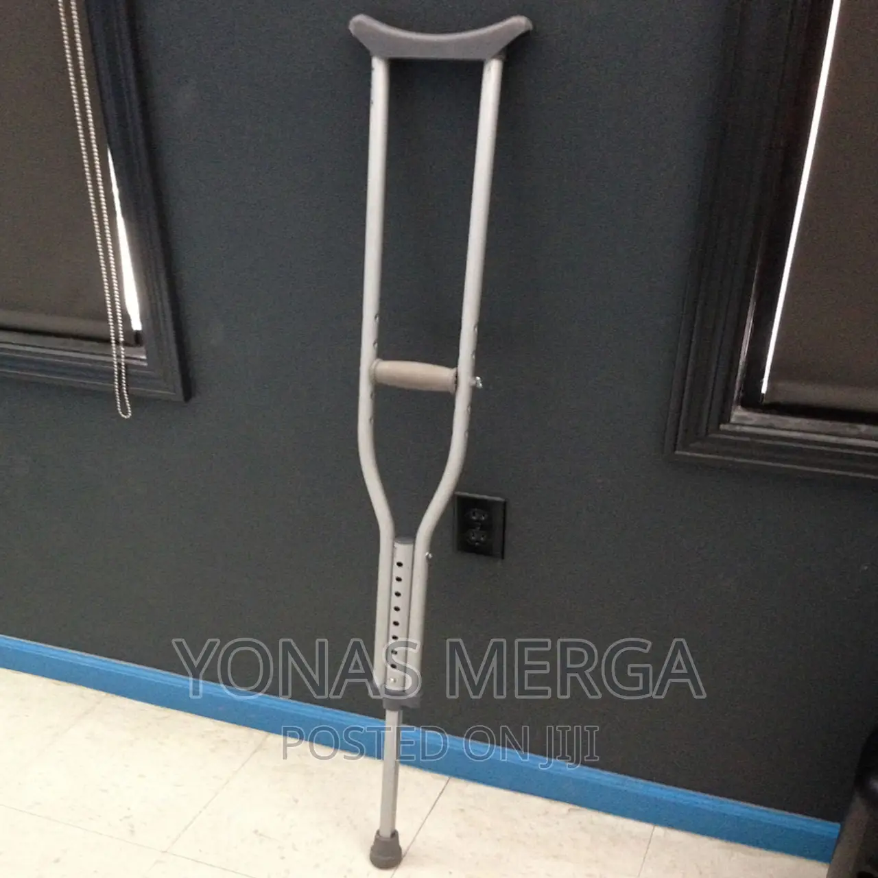 Height-Adjustable Auxiliary Crutches:Tailoring Support