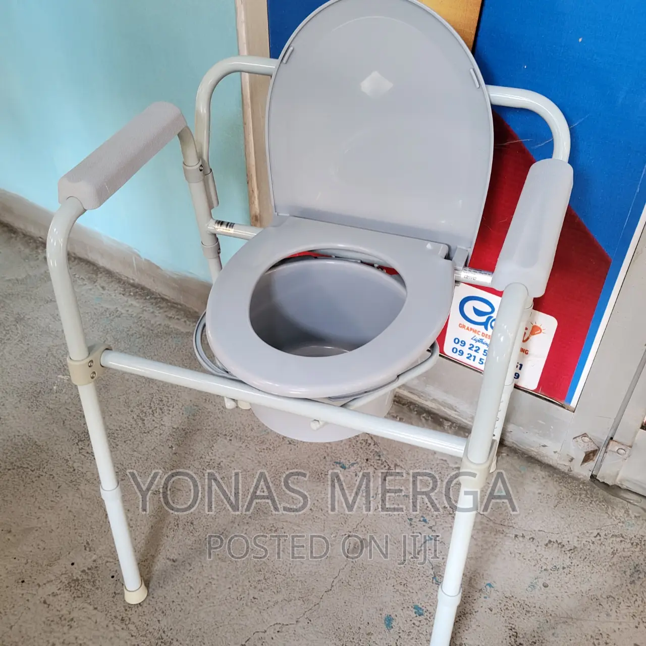Toilet Chair/ባዝ ላይ ገጥመዉትም ሆነ ሳይሆን/Potty Chair/Commode Chair