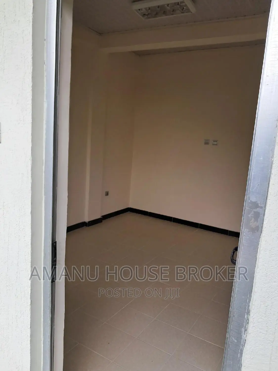 የሚከራይ መጋዘን 60sqm,50sqm ለመድኃኒት ማስቀመጫ