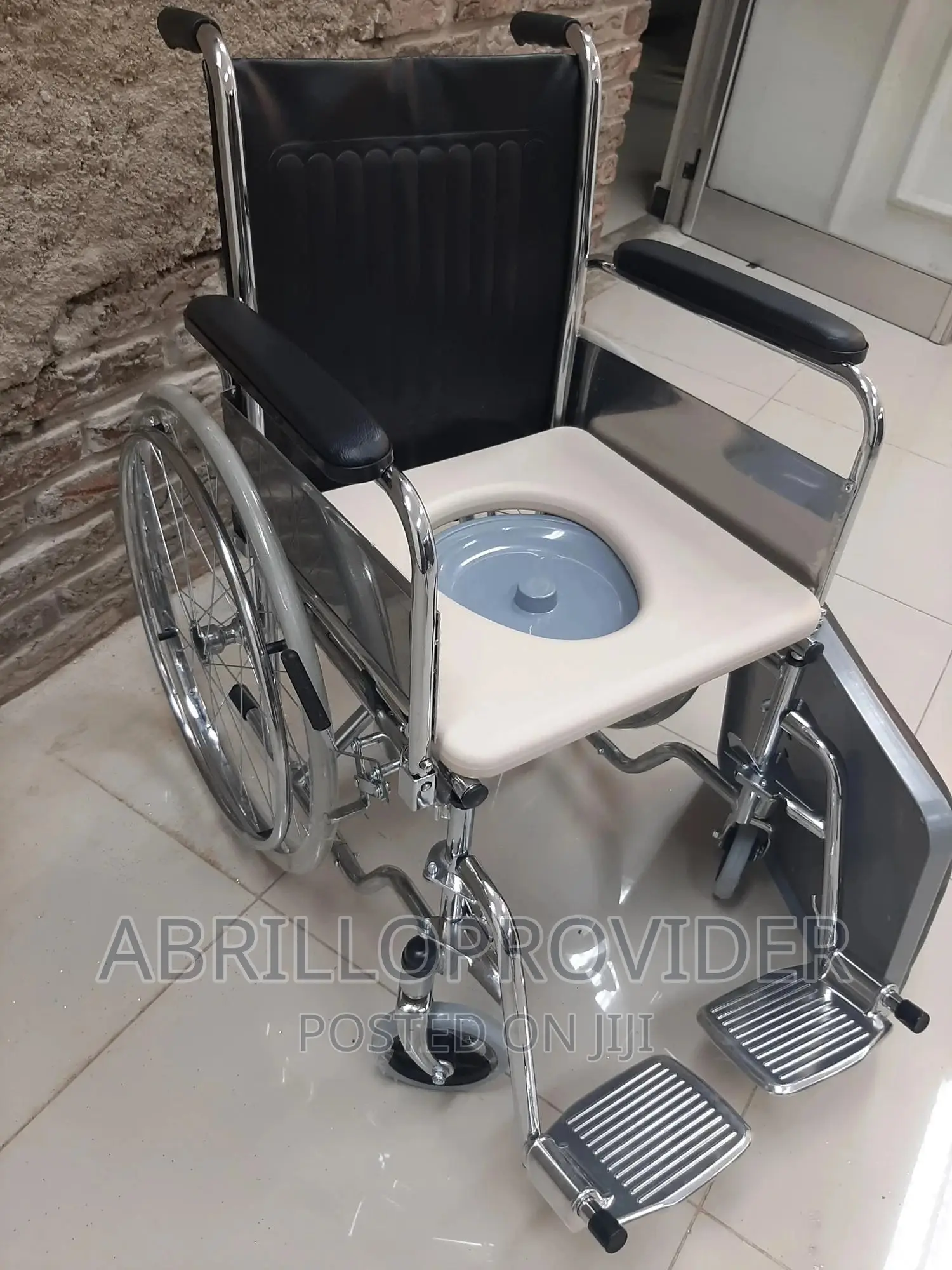 ከመጸዳጃ ቤት ቅርጽ ጋር Commode Wheelchair[Wheelchair]Wheelchair]