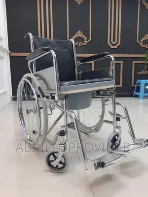 ከመጸዳጃ ቤት ቅርጽ ጋር Commode Wheelchair[Wheelchair]Wheelchair]