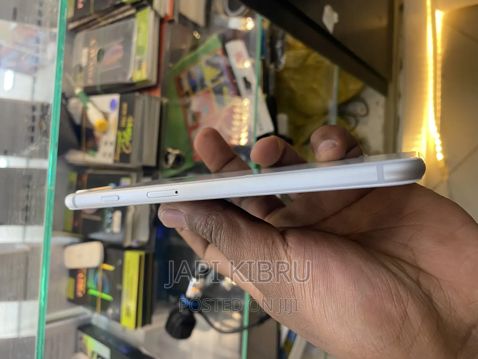 New Apple iPhone 8 Plus 64 GB White