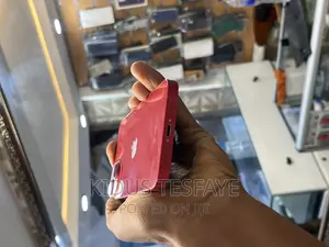 Apple iPhone 13 128 GB Red