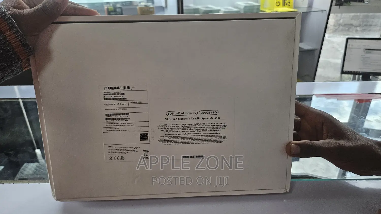 New Laptop Apple MacBook Air 2022 M2 8GB Apple M2 SSD 256GB