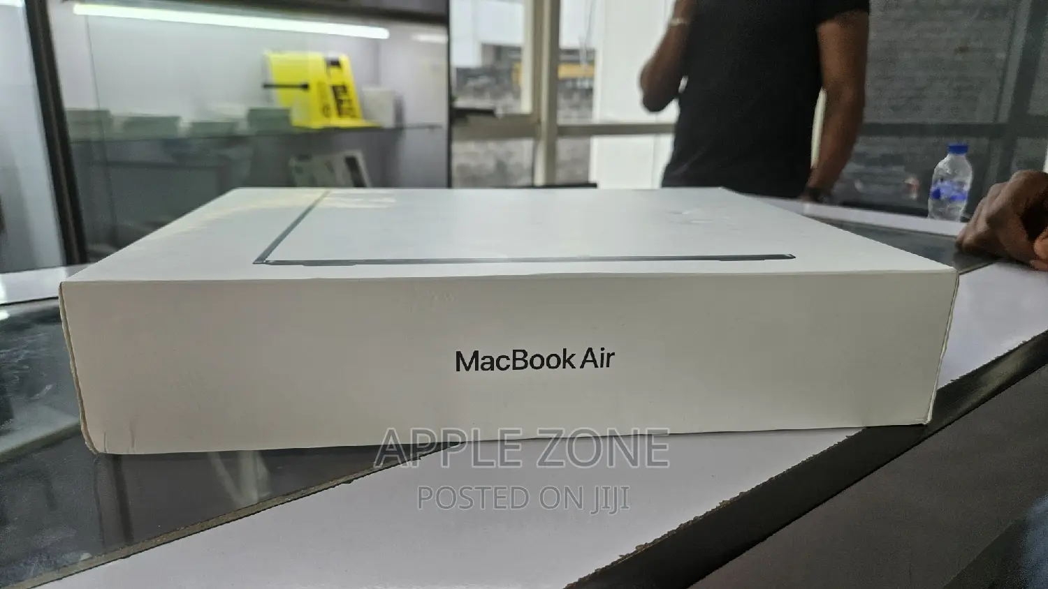 New Laptop Apple MacBook Air 2022 M2 8GB Apple M2 SSD 256GB