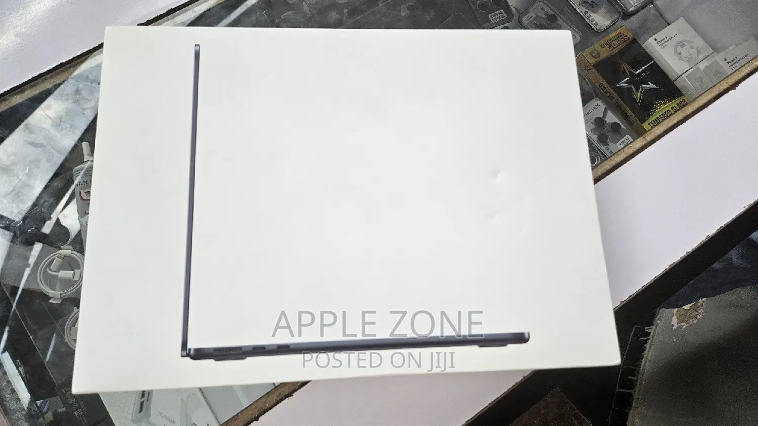 New Laptop Apple MacBook Air 2022 M2 8GB Apple M2 SSD 256GB