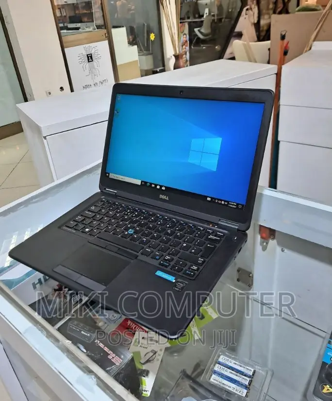 New Laptop Dell 8GB Intel Core I7 SSD 256GB