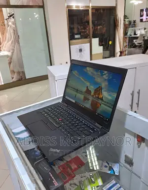 Photo - New Laptop Lenovo ThinkPad Yoga 8GB Intel Core I7 SSD 512GB