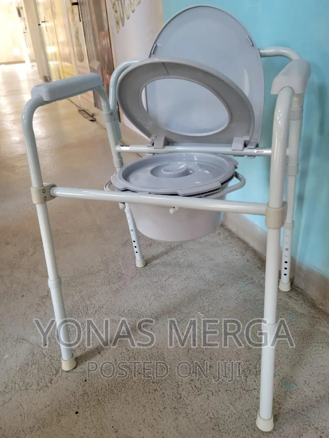 Toilet Chair for Patients Comfort/የተመቻቸ:Restroom:ቼር/Commode
