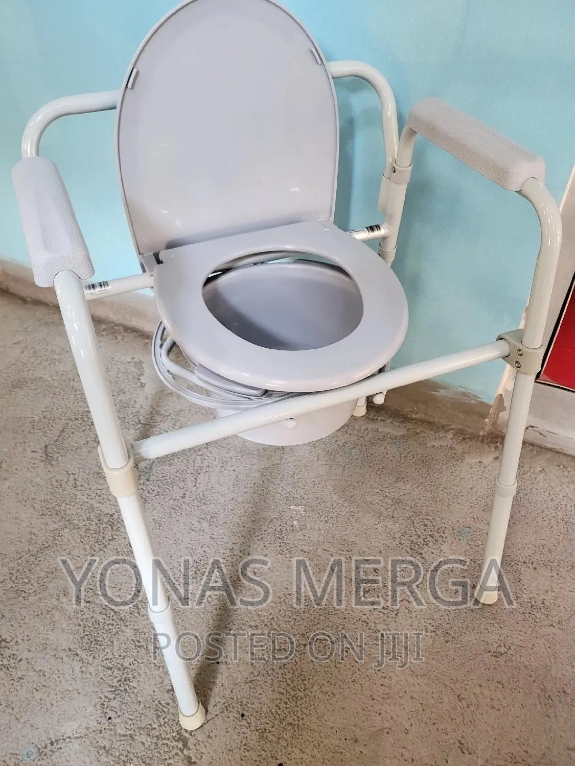 Toilet Chair for Patients Comfort/የተመቻቸ:Restroom:ቼር/Commode