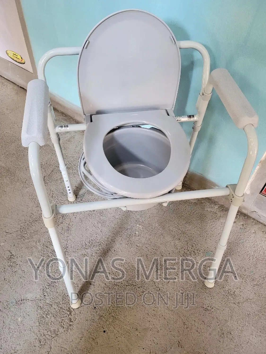Toilet Chair for Patients Comfort/የተመቻቸ:Restroom:ቼር/Commode