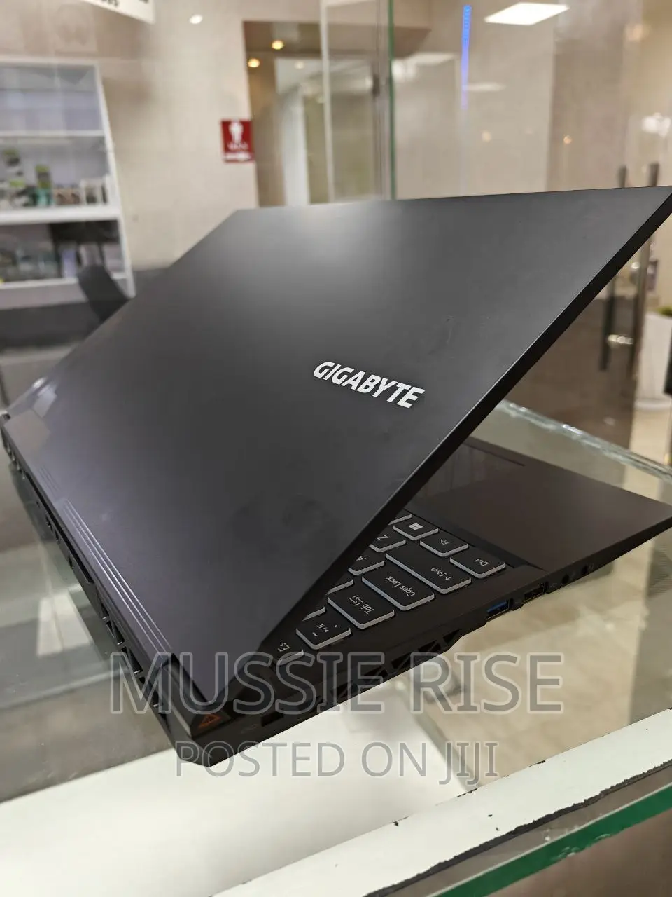 New Laptop Gigabyte 16GB Intel Core I7 SSD 512GB
