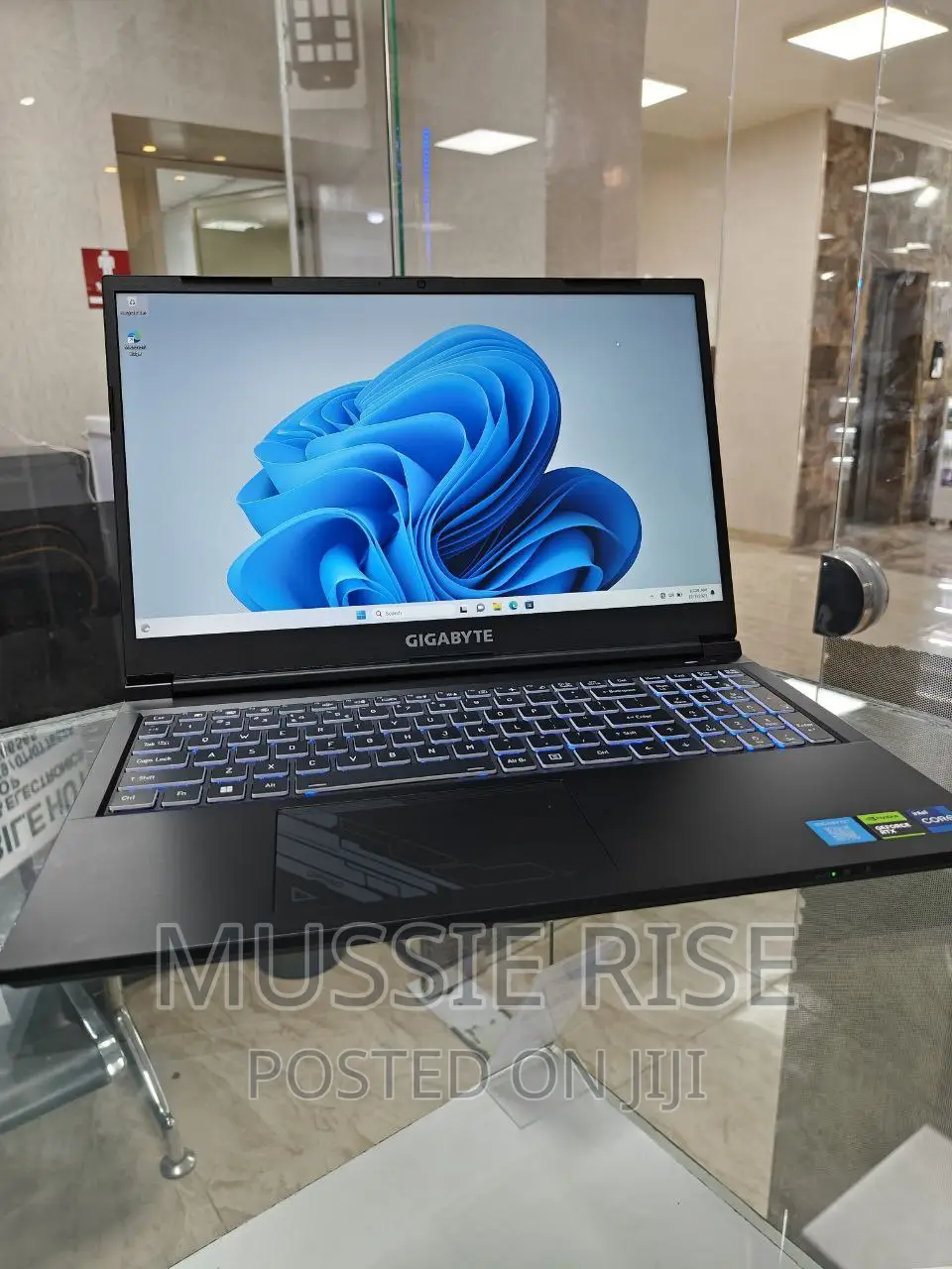 New Laptop Gigabyte 16GB Intel Core I7 SSD 512GB