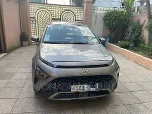 Photo - Hyundai Bayon 2022 Gold