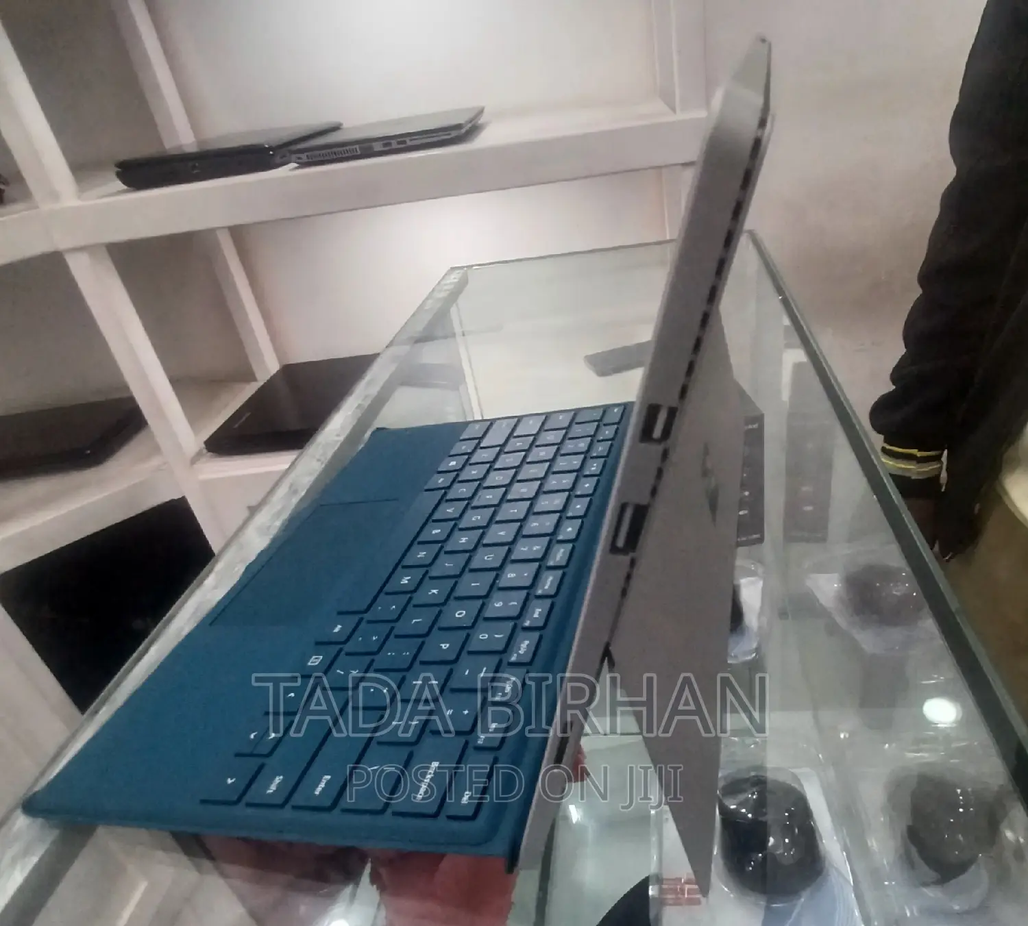 New Laptop Microsoft Surface 8GB Intel Core I5 SSD 512GB