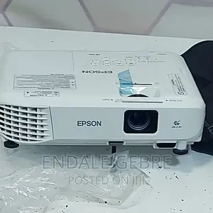 Epson EB S05 Projector