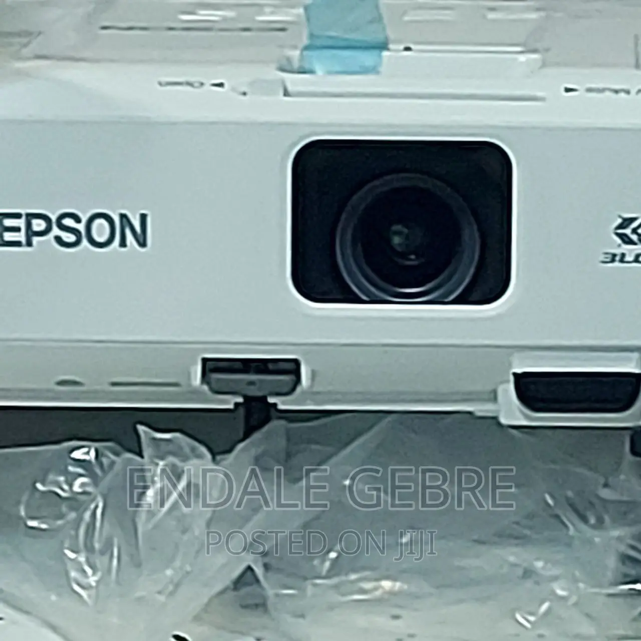 Epson EB S05 Projector