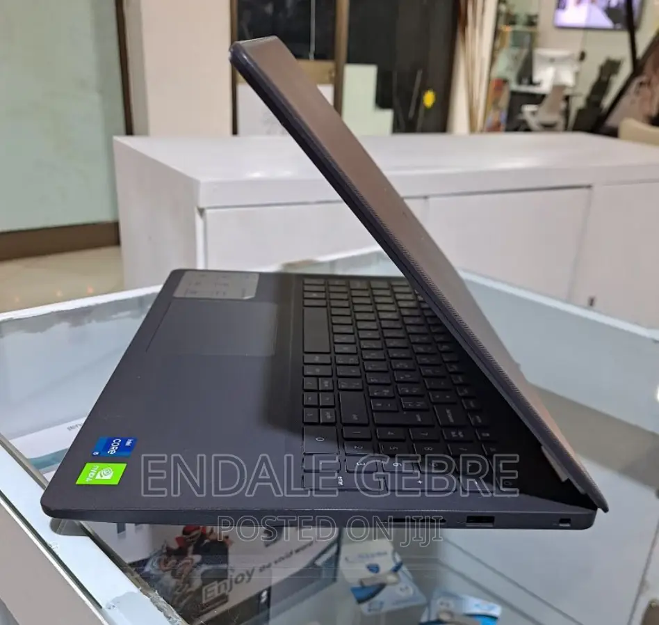 New Laptop Dell Vostro 1014 8GB Intel Core I5 HDD 1T