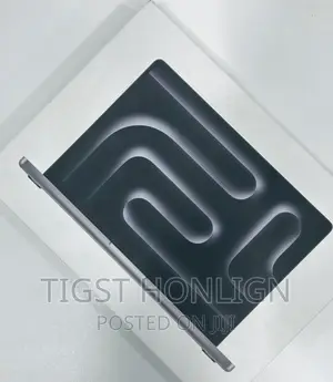 New Laptop Apple MacBook 8GB Apple M3 SSD 1T