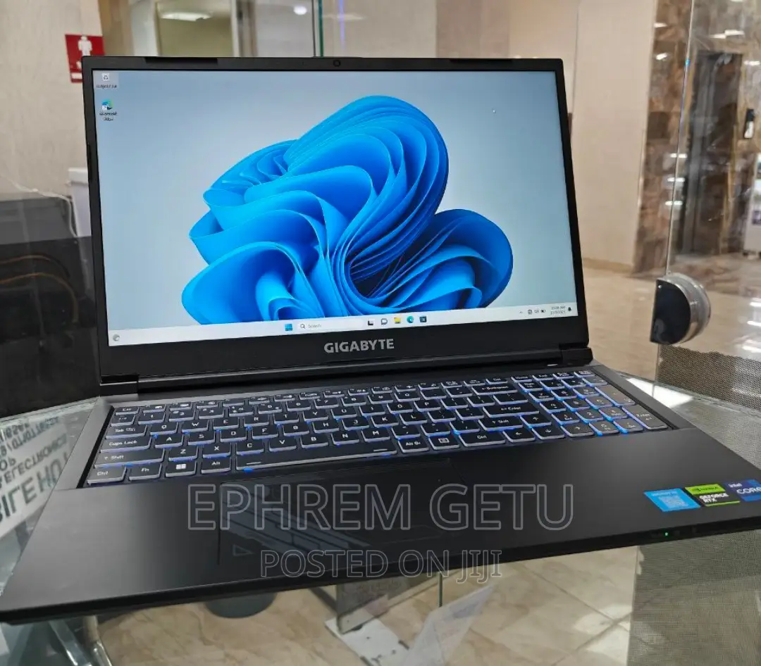 New Laptop Gigabyte AERO 15 16GB Intel Core I7 SSD 512GB