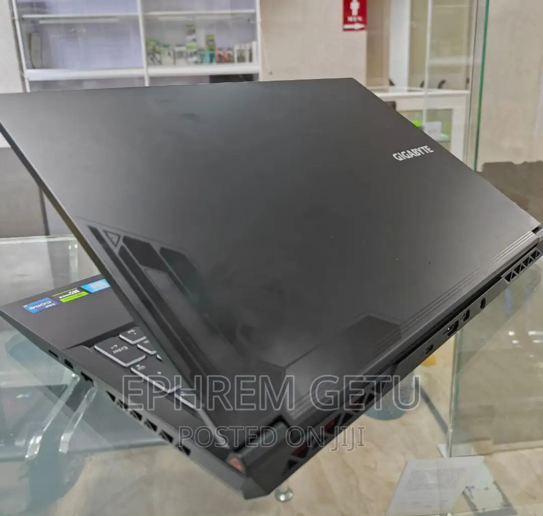 New Laptop Gigabyte AERO 15 16GB Intel Core I7 SSD 512GB
