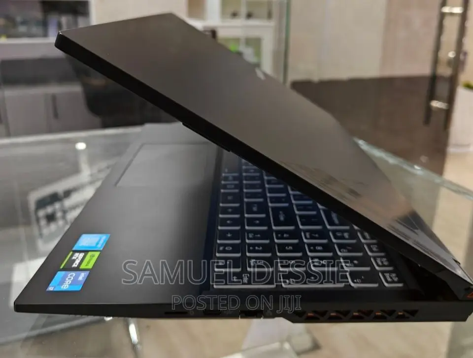 New Laptop Gigabyte 16GB Intel Core I7 SSD 512GB