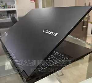 New Laptop Gigabyte 16GB Intel Core I7 SSD 512GB