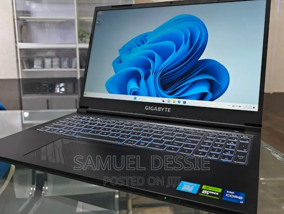 New Laptop Gigabyte 16GB Intel Core I7 SSD 512GB