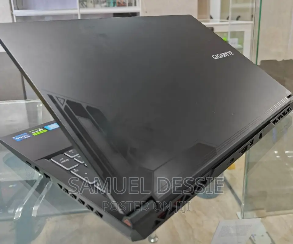 New Laptop Gigabyte 16GB Intel Core I7 SSD 512GB