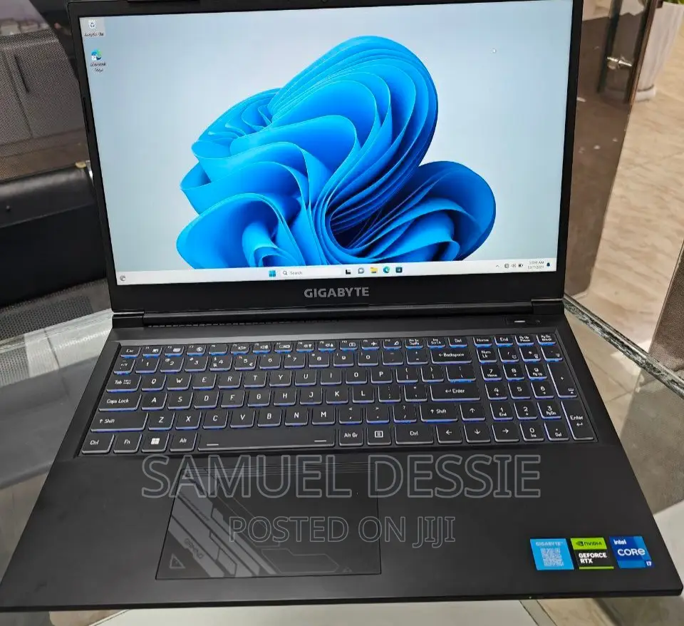 New Laptop Gigabyte 16GB Intel Core I7 SSD 512GB