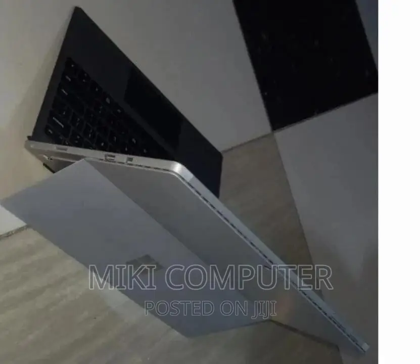 New Laptop Microsoft Surface 8GB Intel Core i7 SSD 256GB