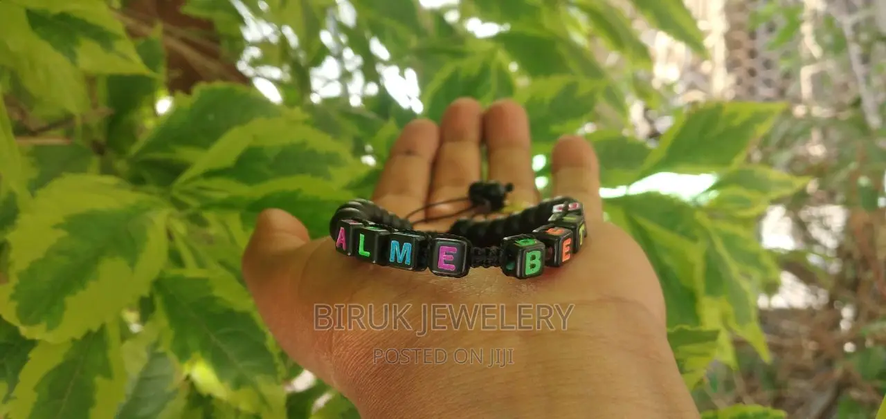 ቆንጆ የእጅ አምባር