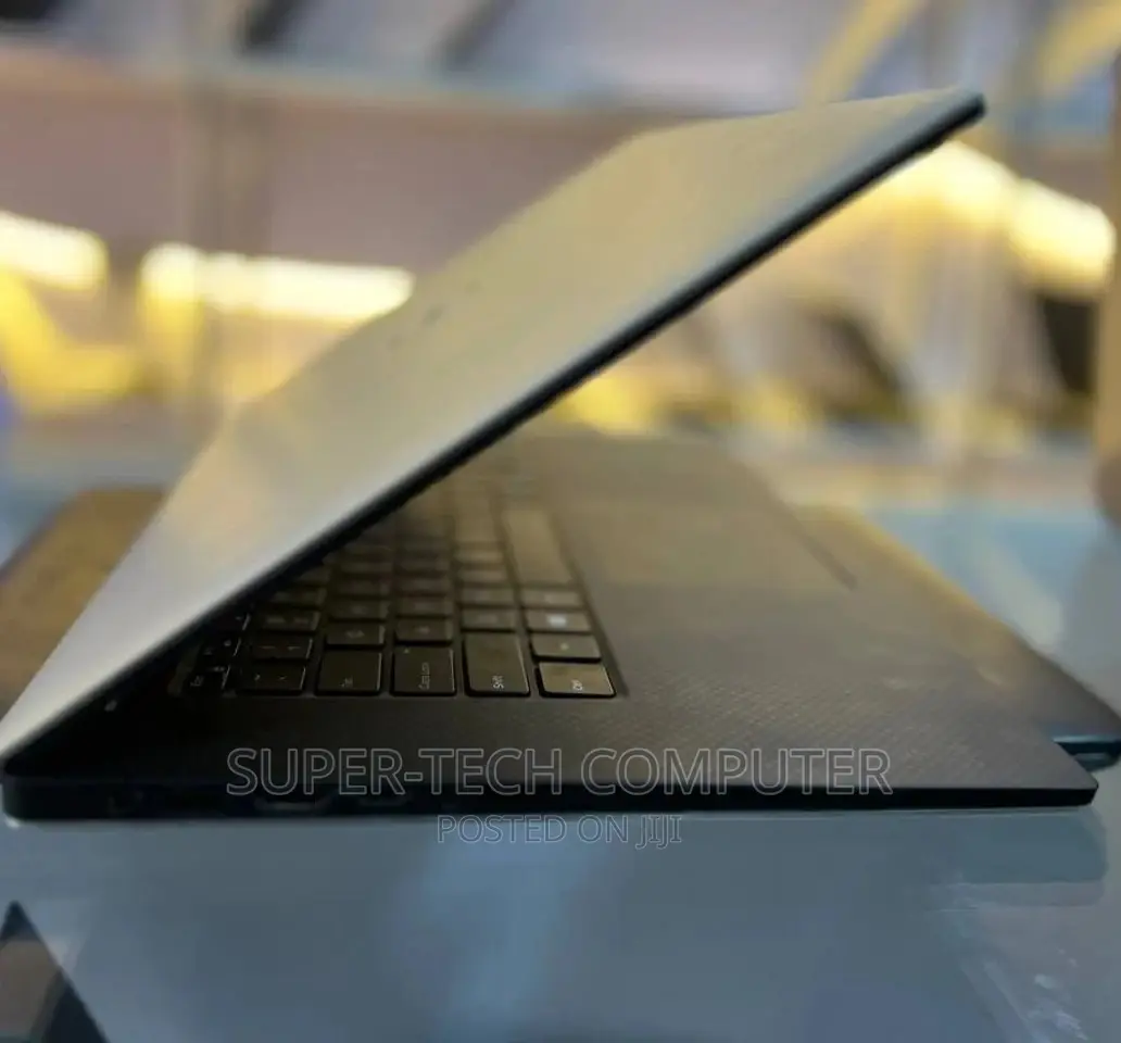 New Laptop Dell Precision 3520 16GB Intel Core I7 SSD 512GB