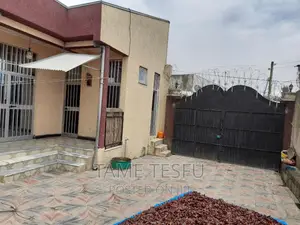 Furnished 3bdrm House in Yeka Kollejjii for sale