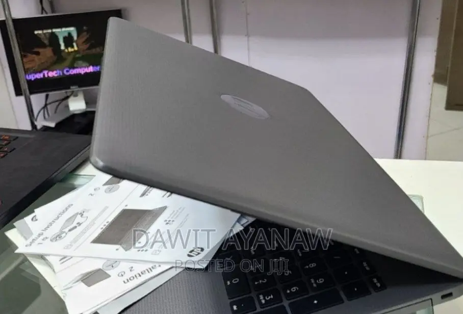 New Laptop HP Stream Notebook 8GB Intel Core I7 HDD 1T