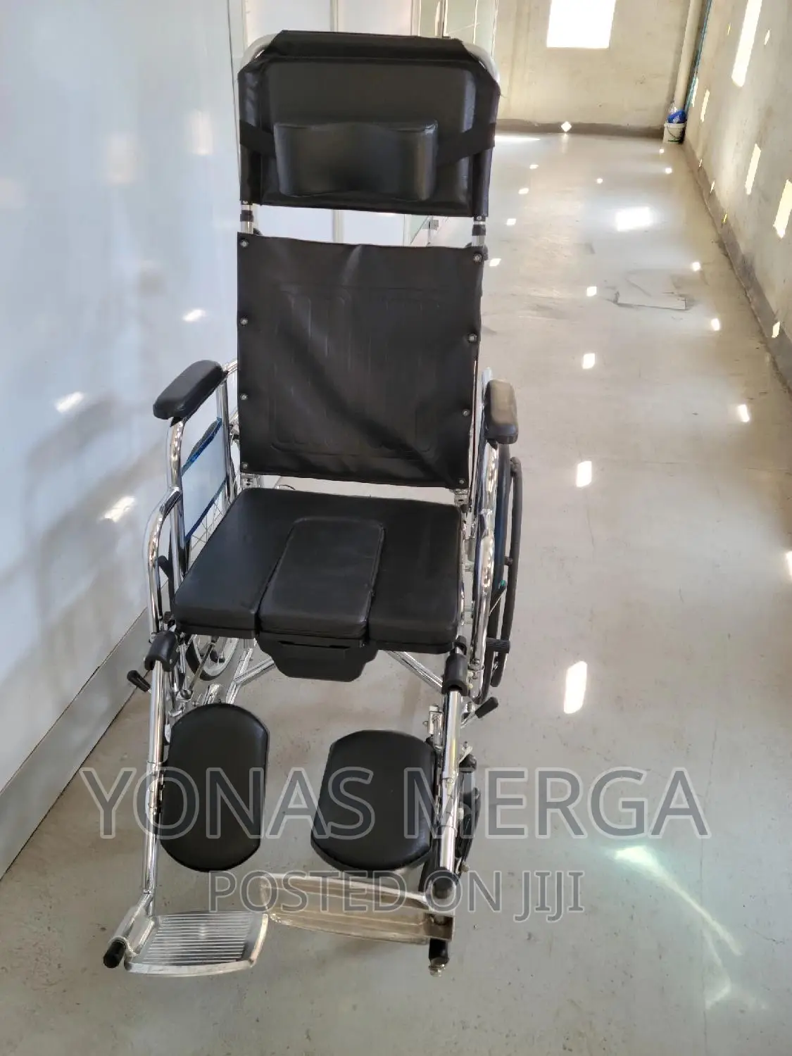 Multifunctional Wheelchair/Multi_role/Toilet and Bedside