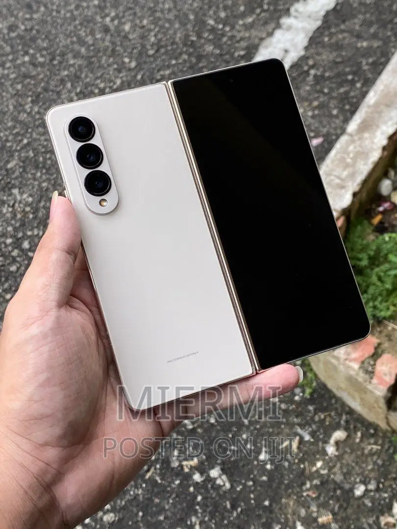 New Samsung Galaxy Z Fold4 512 GB Gold